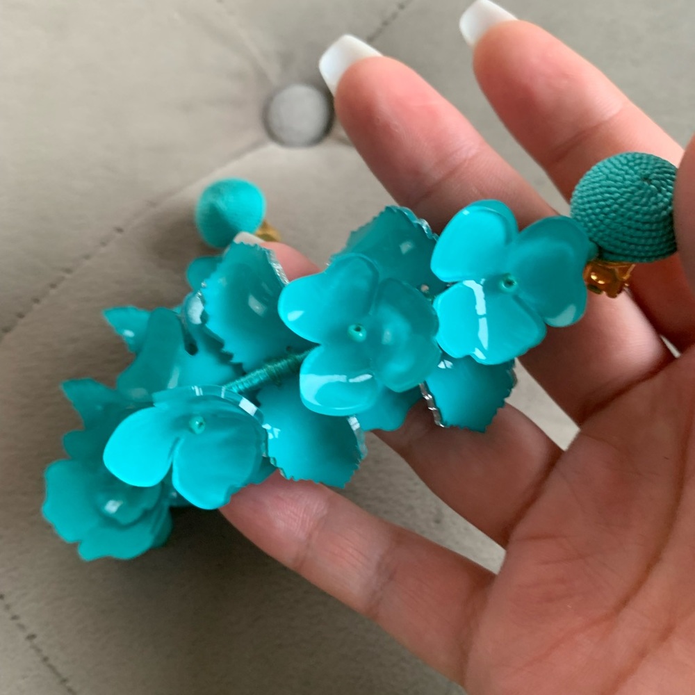 ⛔️Sold⛔️Oscar de la renta blue aqua floral statement earrings - Picture 6 of 8